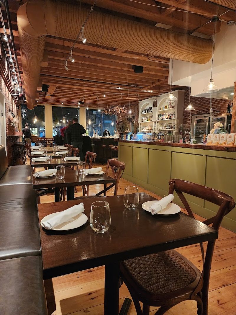 This Maine Italian Restaurant Serves Handmade Pasta So Authentic, You'll Think You're In Rome - Decor Hint Why This Restaurant Deserves A Spot On Your List