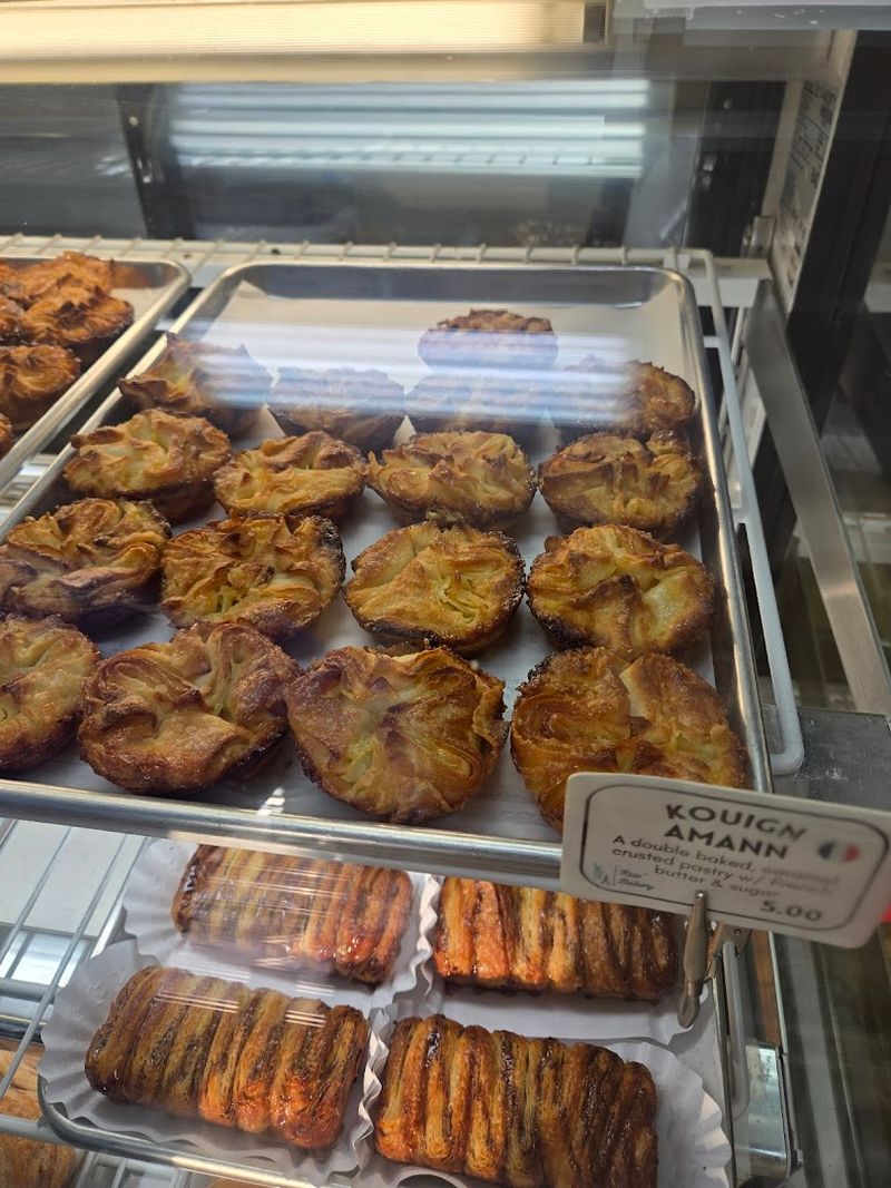 This Nebraska Bakery Turns Flaky Croissants Into A Full-Blown Morning Quest - Decor Hint Fresh-Baked Timing Rewards The Early Crowd