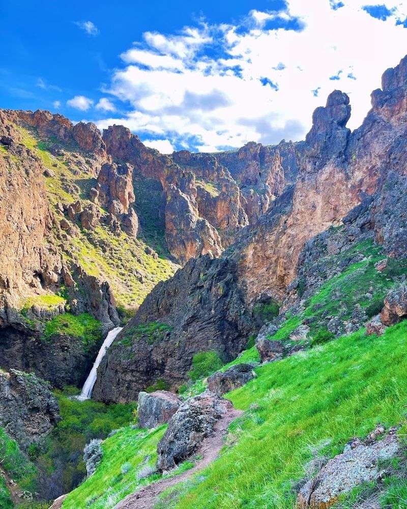 These 10 Idaho Waterfall Hikes Under Two Miles That Deliver Big Canyon Drama Fast - Decor Hint Jump Creek Falls Trail
