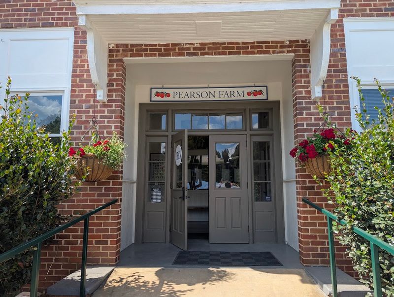 These 11 Georgia Peach Stops Are The Sweetest Reason To Hit The Road - Decor Hint Pearson Farm, Fort Valley