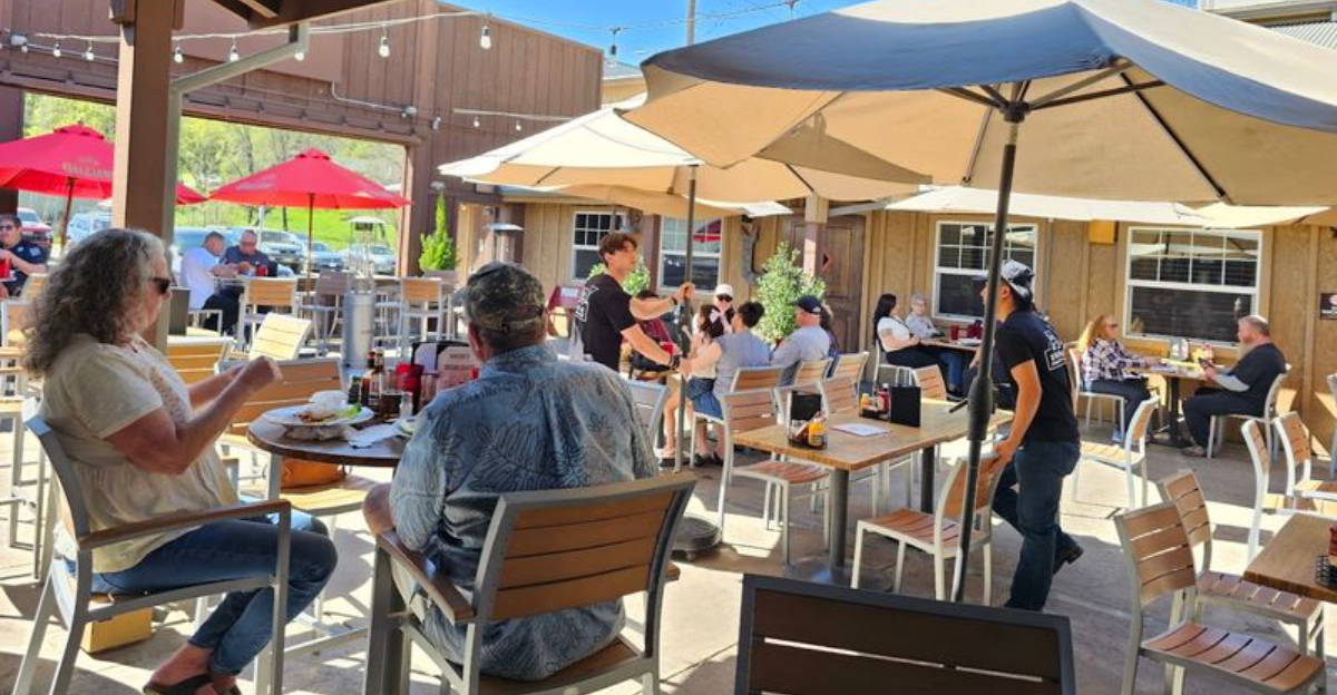 These 11 Historic California Restaurants Still Serve Recipes That Have Survived For Generations - Decor Hint