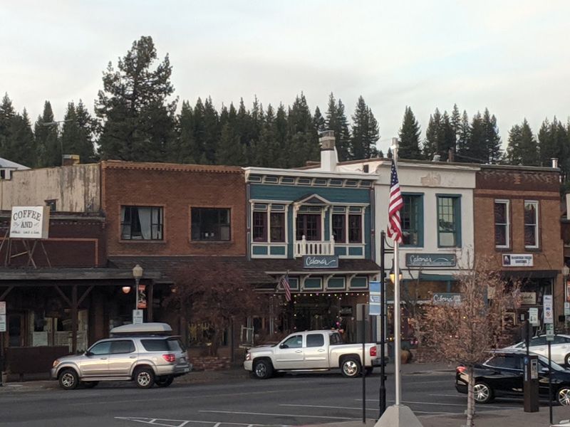 These 12 Northern California Mountain Towns Feel Too Dreamy To Be Real - Decor Hint Truckee