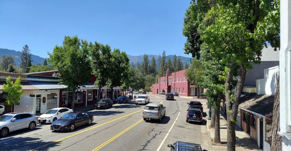 These 12 Northern California Mountain Towns Feel Too Dreamy To Be Real - Decor Hint