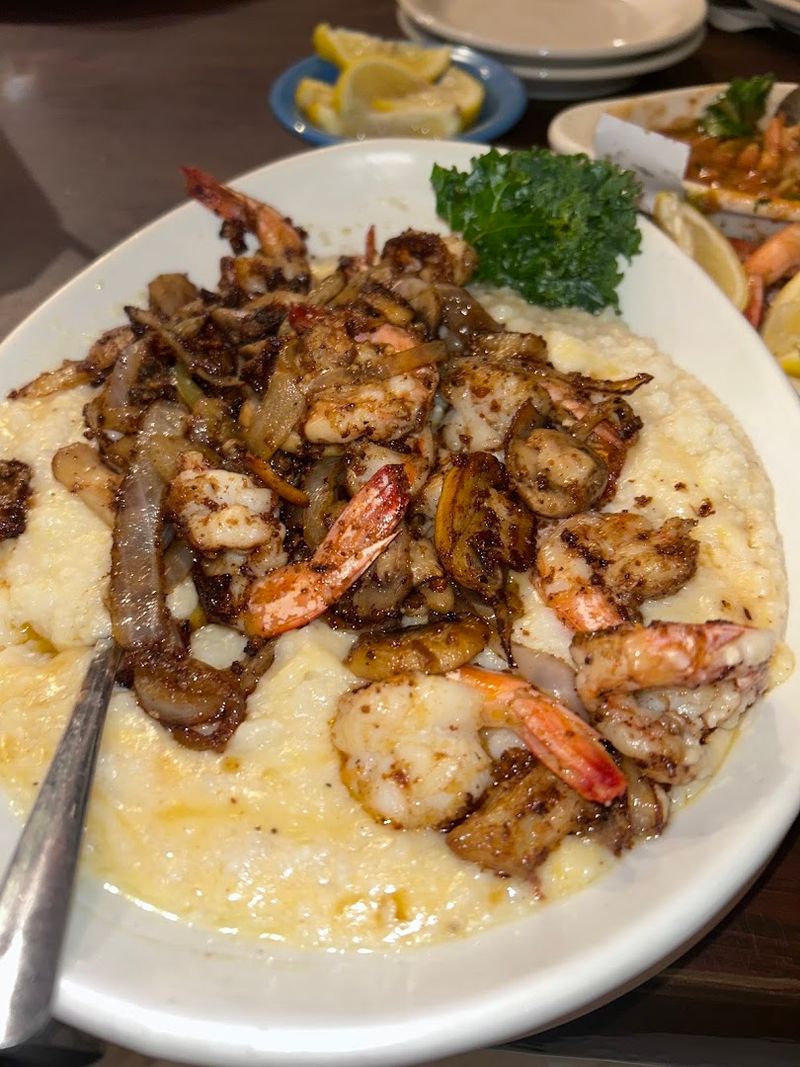 These Texas Seafood Restaurants Serve Endless Gulf Coast Favorites - Decor Hint Miller's Seawall Grill, Galveston