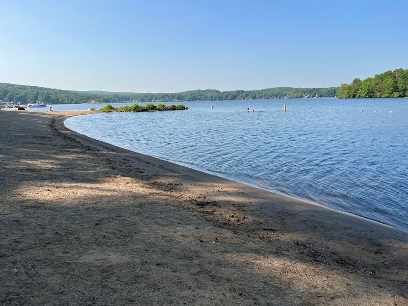 This Charming Connecticut Small Town Has No Crowds And All The Peace You Need - Decor Hint Lake Pocotopaug Sets The Pace For Town Life