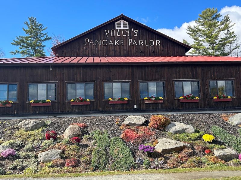 This Classic New Hampshire Restaurant Serves Pancakes You'll Never Forget - Decor Hint A Breakfast Legend Is Born