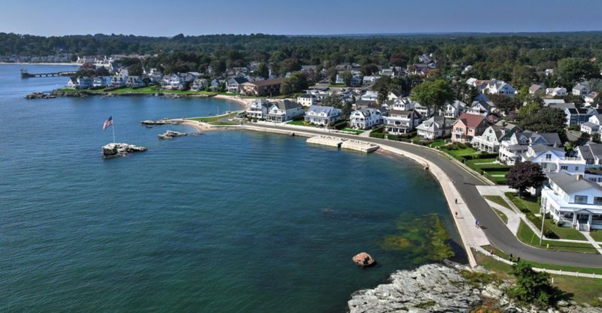 This Connecticut Coastal Town Is Slowly Becoming A Favorite For People Who Hate Crowds - Decor Hint
