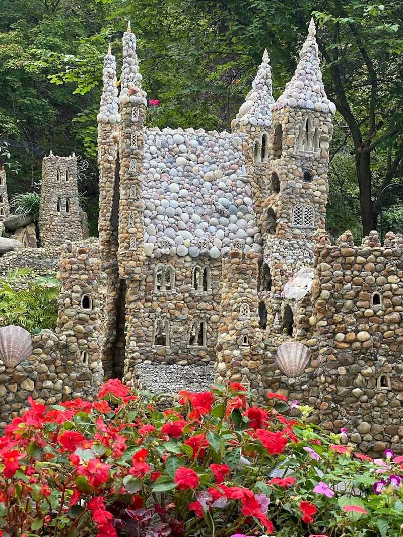 This Enchanting Roadside Attraction In Georgia Looks Like A Fairytale Come To Life - Decor Hint The Love Story Literally Built Into The Garden