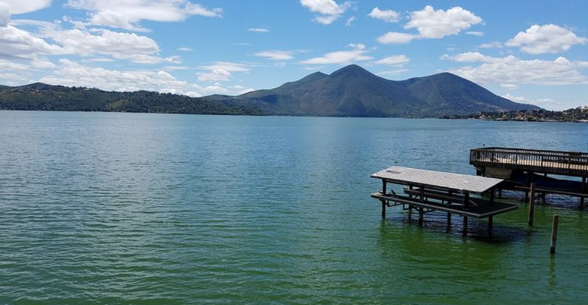 This Enormous California Lake Has 100 Miles Of Shoreline And A Volcano Rising Beside It - Decor Hint