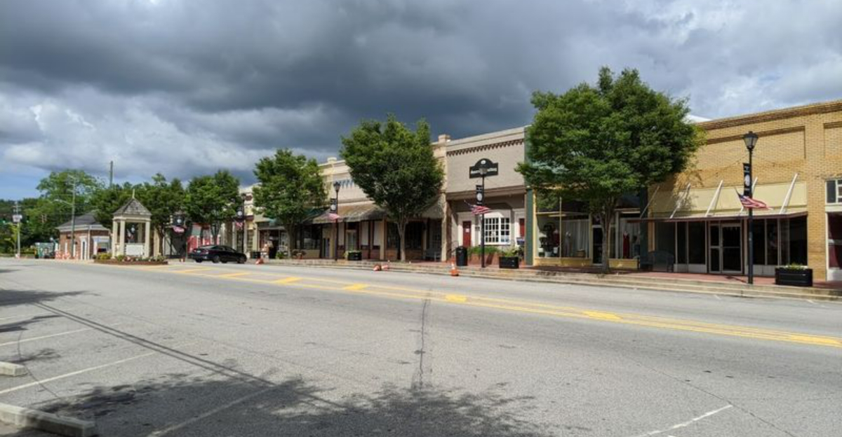 This Georgia Town Feels Like Weekend Mornings Never Left The 1950s - Decor Hint