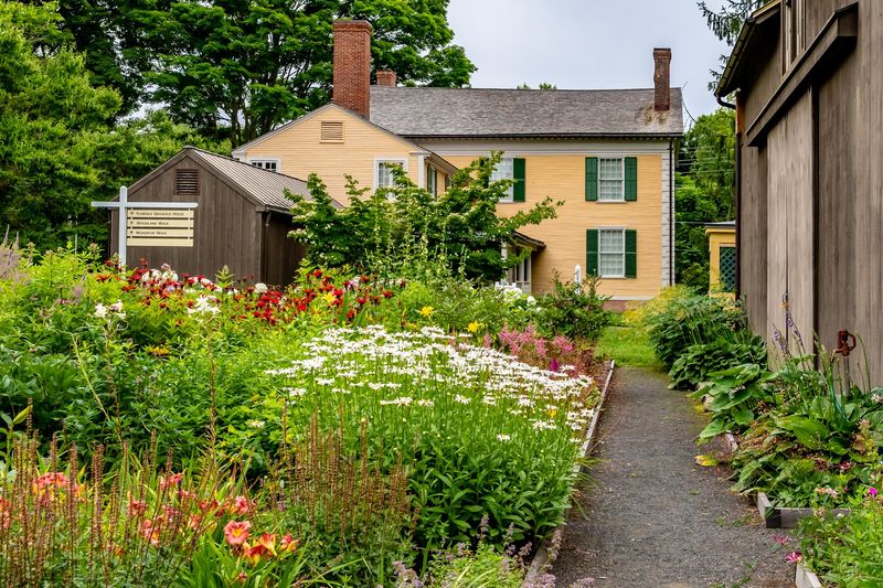 This Historic Connecticut Museum Feels Like Stepping Into A Living Painting - Decor Hint Where Art History Comes Alive