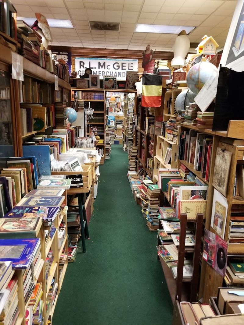 This Huge Alabama Bookstore Makes It Hard To Leave Without Stacks Of Books - Decor Hint A Collection That Defies Belief