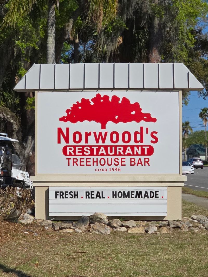 This Huge Tree House In Florida Is Actually A Restaurant You'll Want To Visit - Decor Hint A History Worth Knowing About