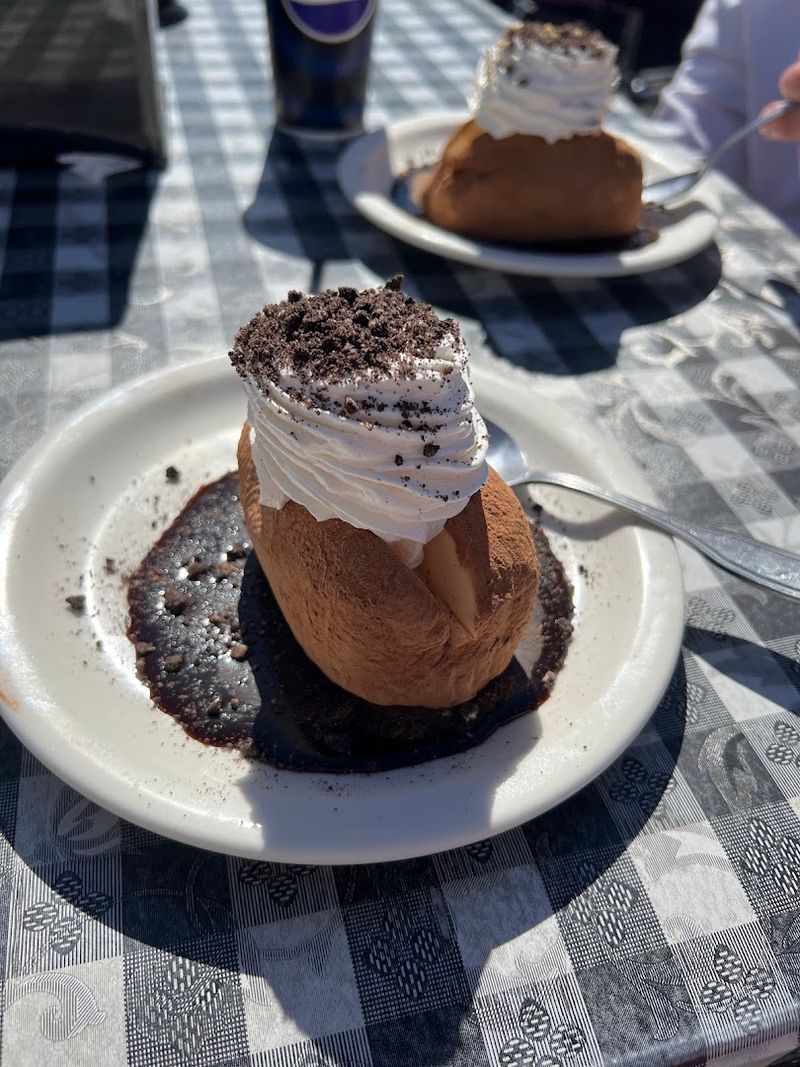 This Idaho Drive-In Serves Potato Ice Cream, And Yes, People Actually Love It - Decor Hint Order The Ice Cream Potato Before Your Brain Accepts What Is Happening
