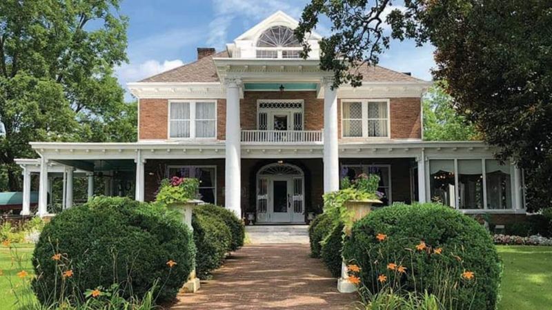 This Is Georgia's Beloved Southern Buffet That Diners Return To Time And Again - Decor Hint A Victorian Mansion With A Story Worth Telling