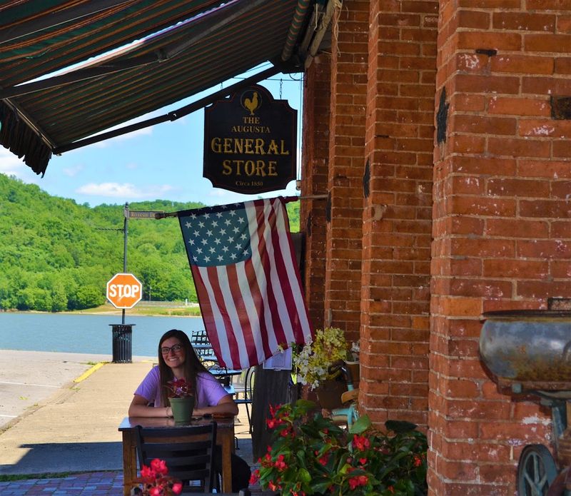 This Kentucky General Store Serves Some Of The Most Delicious Food You'll Ever Try - Decor Hint A Small-Town Spot With Big Flavor