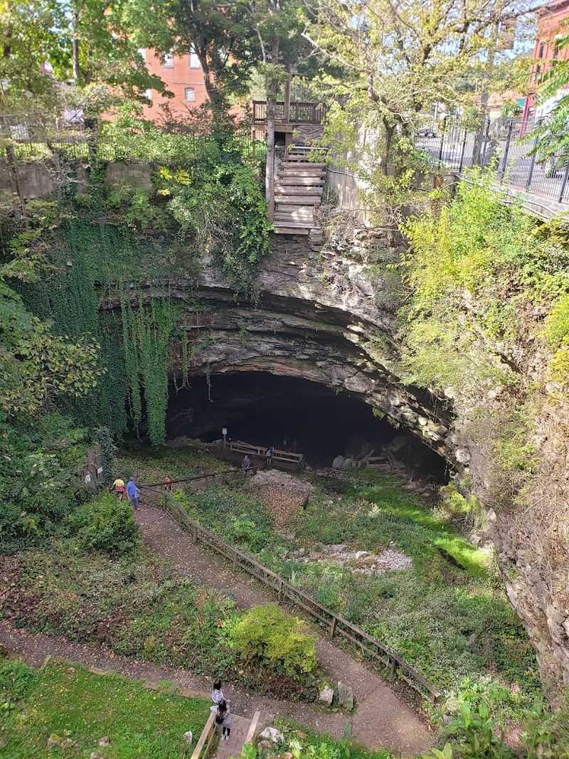 This Kentucky Town Was Built Directly Over A Living Cave And Most Visitors Have No Idea - Decor Hint The Town With A Secret Underground World
