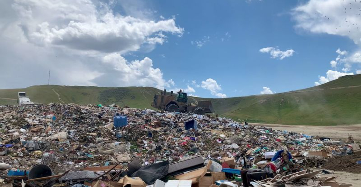 This Massive Idaho Landfill Sits On A Butte With Views That Feel Way Too Good For A Dump - Decor Hint