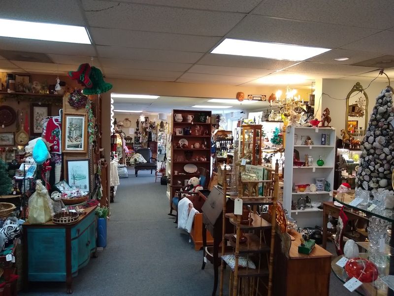 Enter The Antique Mall Before One Aisle Turns Into An Hour