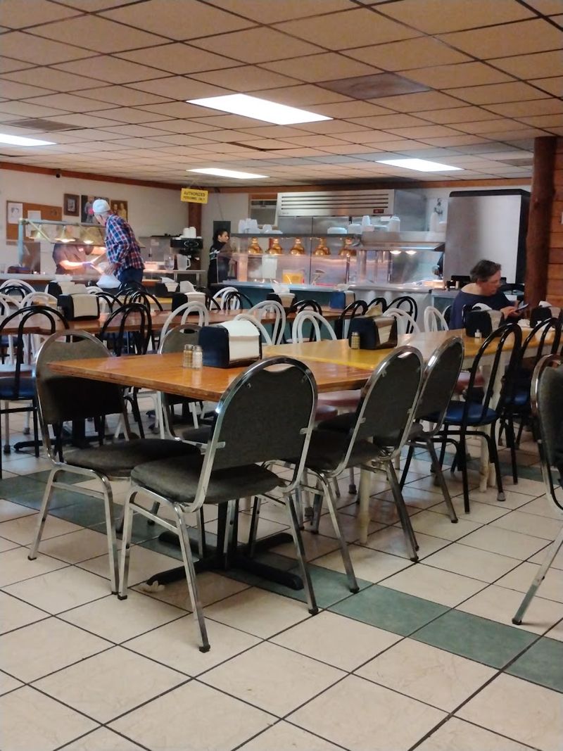 This North Carolina Buffet Still Uses 100-Year-Old Family Recipes, And The Cafeteria Line Is Bottomless - Decor Hint Start With The Cafeteria Line Before Your Plate Gets Ambitious