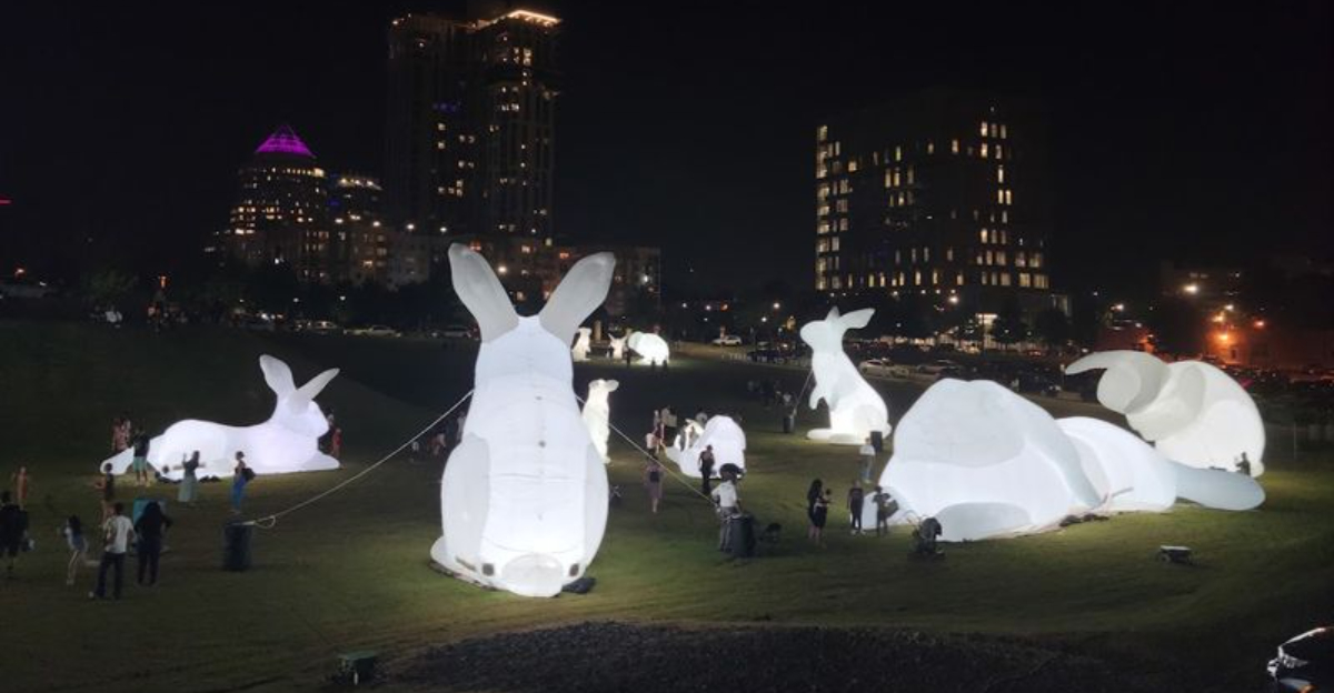 This North Carolina Park Once Filled Its Lawn With Giant Rabbits That Glowed After Dark - Decor Hint