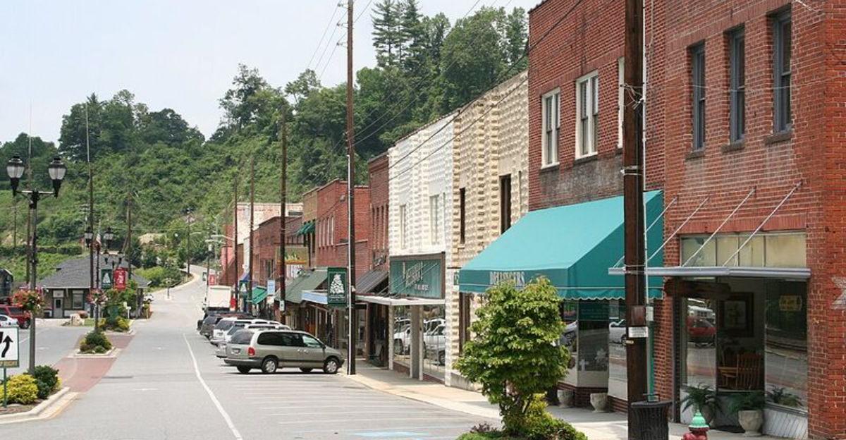 This North Carolina Town Feels Like Saturday Morning Never Left The 1950s - Decor Hint
