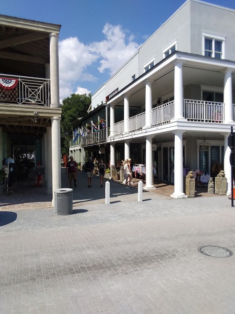 This Once-Laid-Back Florida Beach Town Is Overwhelmed By Summer Crowds - Decor Hint A Town Built Around People, Not Cars