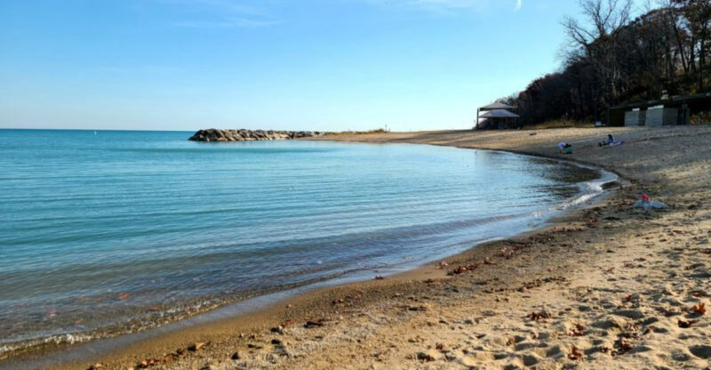 This Peaceful Illinois Beach Is Perfect For Relaxing Day Trips