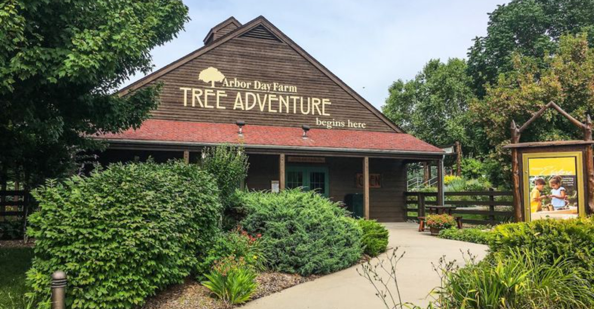This Quiet Nebraska Town Becomes Nearly Unrecognizable Once Tourists Pour In - Decor Hint