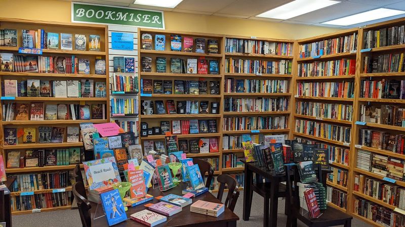 This Quirky Georgia Bookstore Has More Than 300,000 Books Waiting To Be Explored - Decor Hint A Bookstore Born From A Big Idea