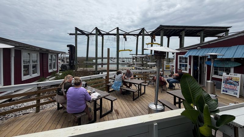 This Relaxed Georgia Seafood Shack Serves Fresh Catches Locals Can't Stop Talking About - Decor Hint A Seafood Shack Built On Real Fishing Roots