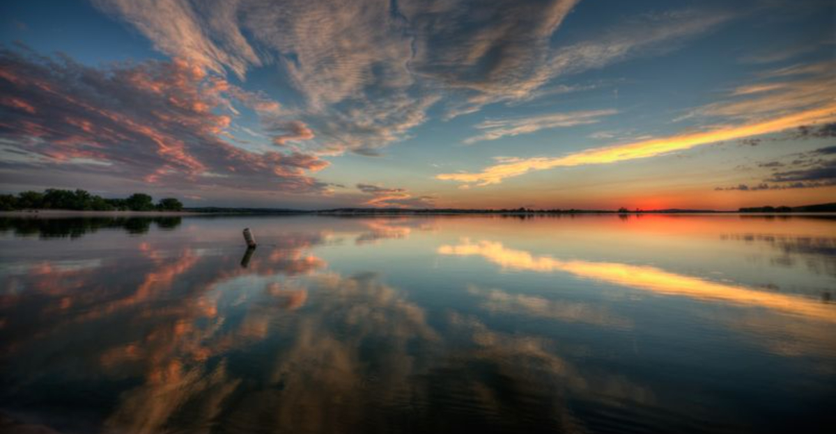 This Remote Nebraska Lake Has Pure Blue Water And Secluded Beaches Hidden Deep In The Sandhills - Decor Hint