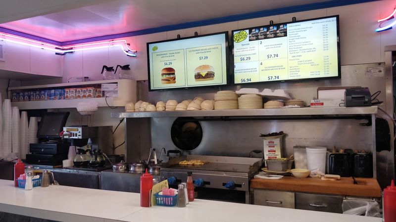 This Retro Drive-In In Kentucky Has Been Serving Burgers The Same Way Since 1947 - Decor Hint A Louisville Legend That Started Before Your Grandparents Graduated High School