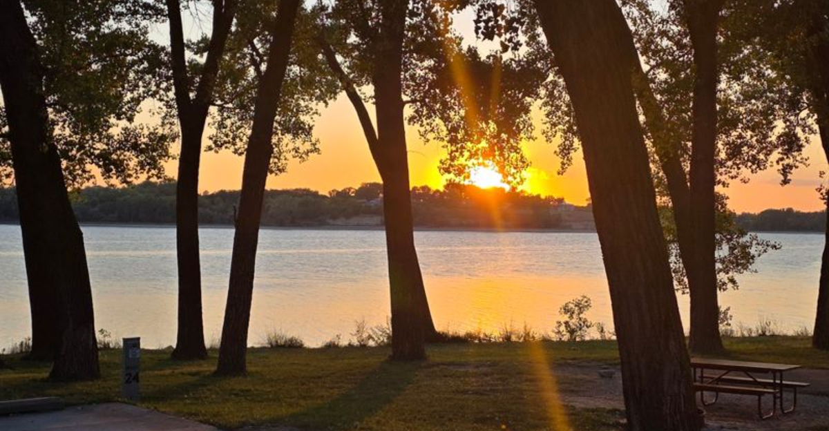 This Secluded Nebraska Reservoir Lets You Swim Kayak And Camp All Weekend - Decor Hint