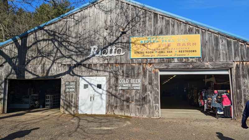 This Sprawling Massachusetts Flea Market Has Become A Weekend Ritual - Decor Hint The Place That Started It All