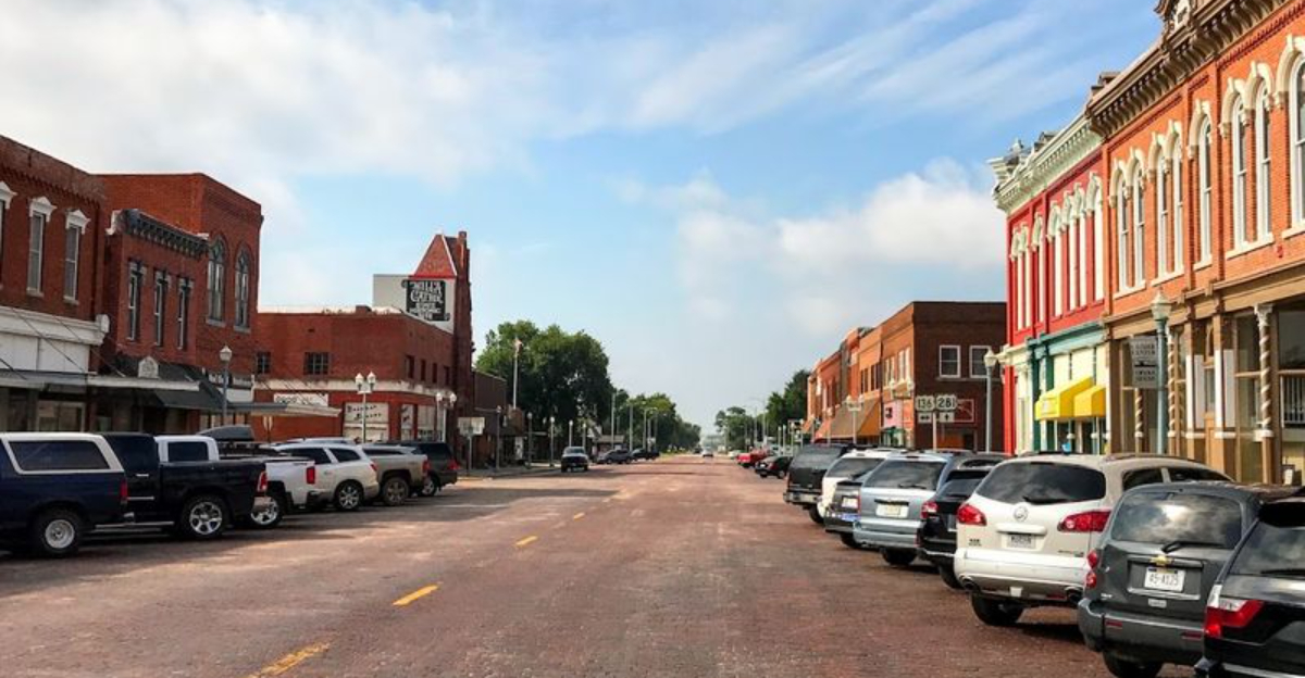 This Storybook Nebraska Town Is Made For A Peaceful Slow Paced Escape - Decor Hint