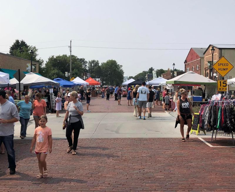 This Summer Special Nebraska Farmers Market Turns Saturday Mornings Into A Downtown Street Party - Decor Hint McKenna Avenue Becomes A Bustling Open-Air Marketplace