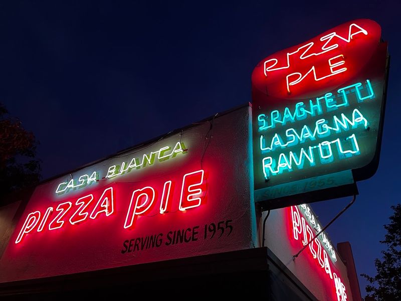 This Tiny California Pizza Joint Has Hungry Travelers Lining Up For Its Old-School Pies - Decor Hint Casa Bianca Pizza Pie Has Been Feeding Eagle Rock Since 1955