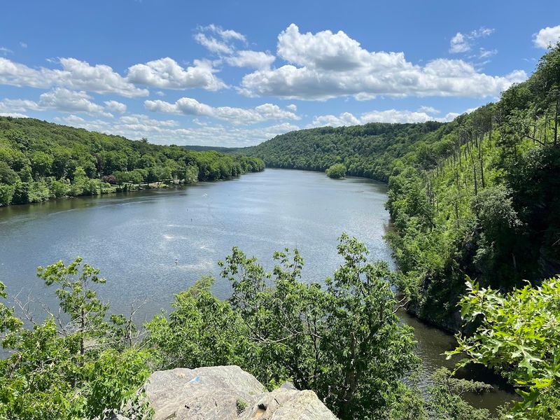 This Walkable Connecticut Lake Town Feels Like The Perfect Summer Getaway - Decor Hint Summer Days Between Candlewood Lake And The Housatonic River