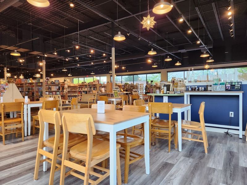 The Cafe Corner That Keeps You Staying