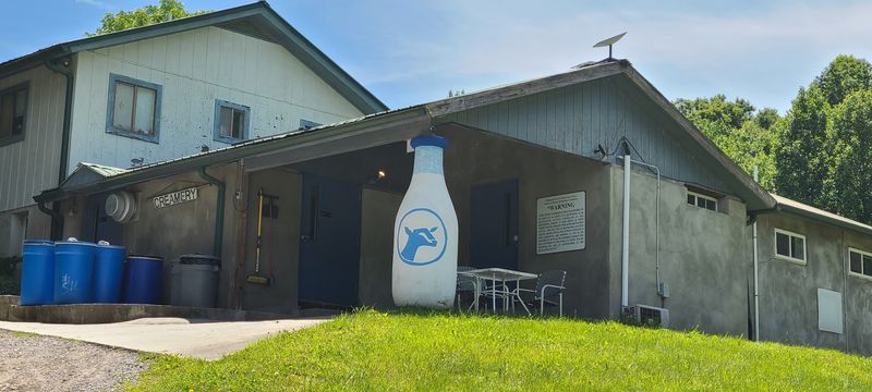 Round Mountain Creamery