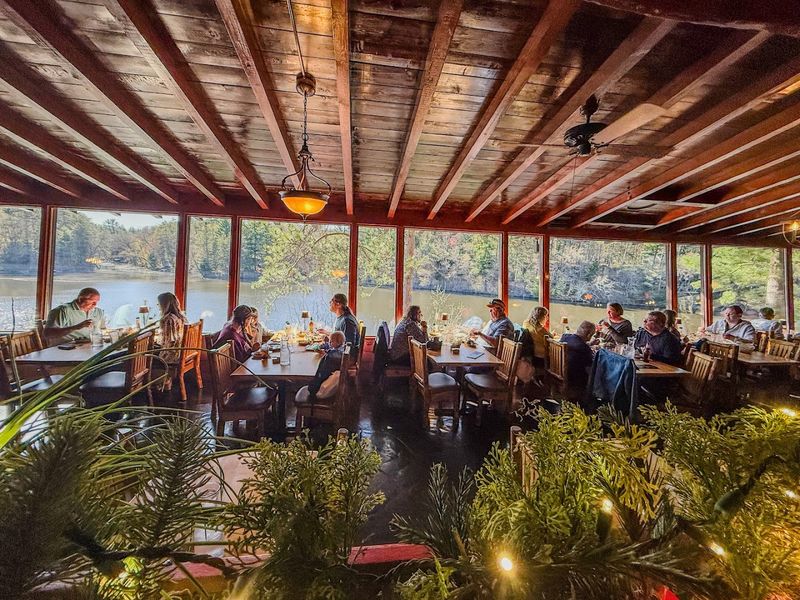 Ishnala Supper Club, Lake Delton