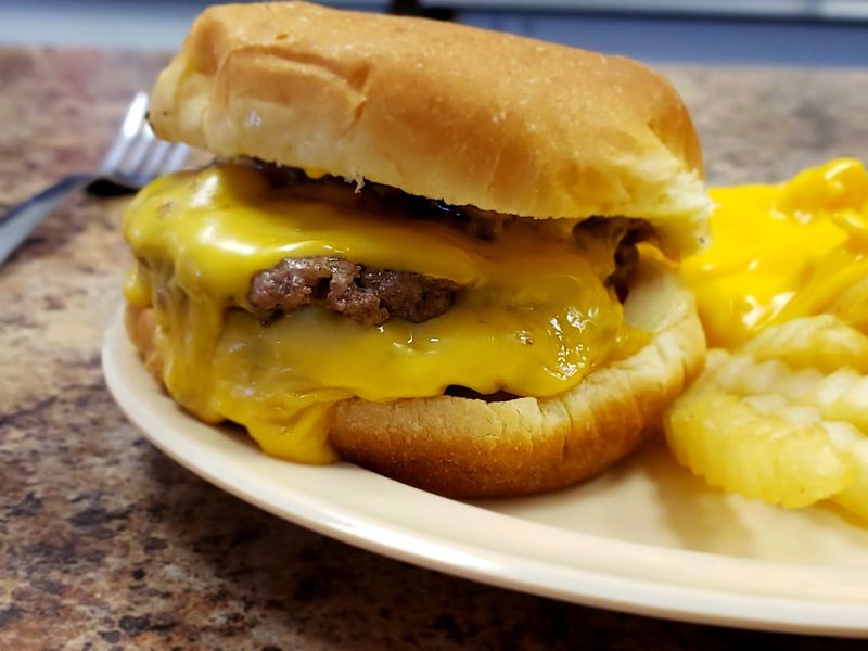 Locals Have Lined Up At This Tiny Illinois Drive-In For The Best Burgers Since 1951 - Decor Hint The Burger That Started Everything