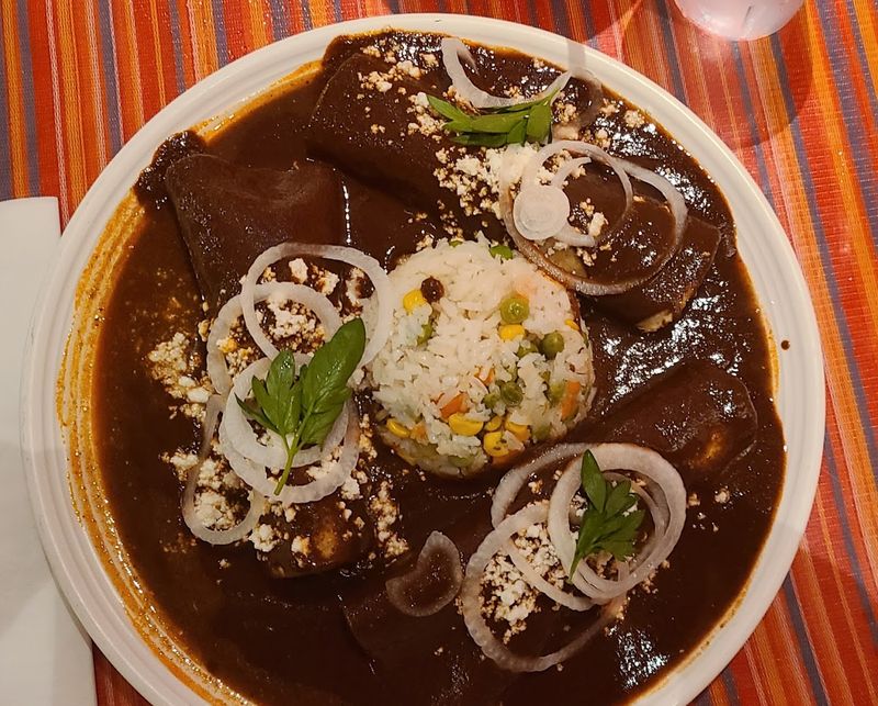This Celebrated Oaxacan Restaurant In California Turns Mole Into The Main Event - Decor Hint Thoughtful Options For Vegetarian Diners