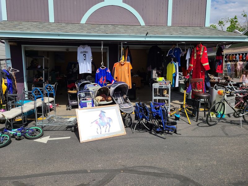 The Gigantic Flea Market In Colorado Where $25 Loads Your Trunk With Bargains - Decor Hint Clothing And Accessories Without The Retail Markup