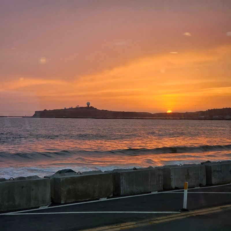You'll Want To Travel Across California Just For The Clam Chowder At This Hole-In-The-Wall Restaurant - Decor Hint Watch The California Sunset Arrive During Dinner