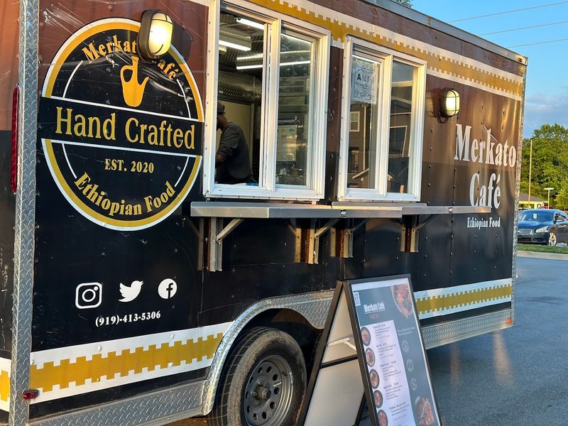 This North Carolina Food Truck Serves Ethiopian Food So Good, Fans Treat Its Location Like A Secret - Decor Hint Share A Combo Plate Before Everyone Picks A Favorite Bite