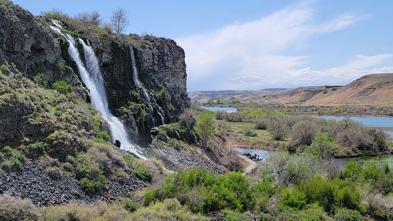 This Idaho Road Trip Feels Like A Fairytale With Waterfalls, Castle Rocks, And Hot Springs - Decor Hint Waterfalls Turn The Hagerman Stretch Into The Pretty Part