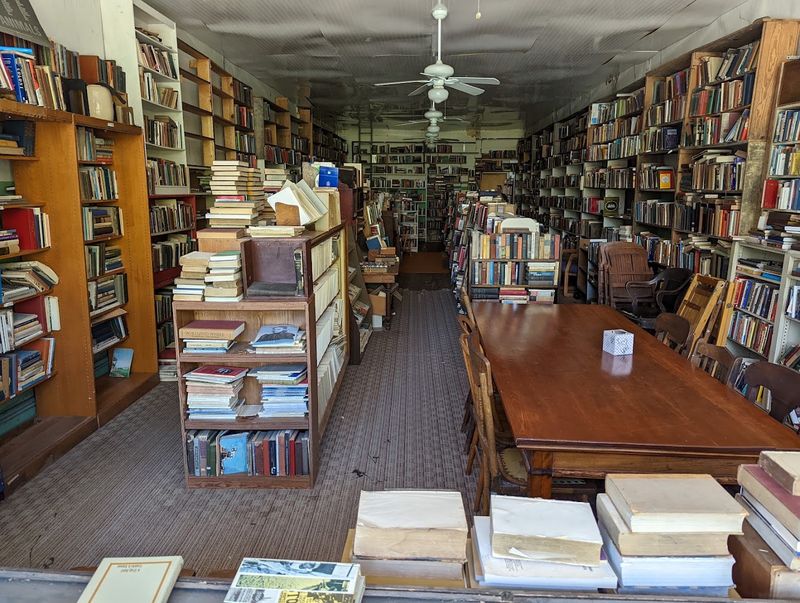 This Charming Bookstore Stocks More Kentucky History And Literature Than Almost Any Shop In The State - Decor Hint Poetry And Literature From The Bluegrass State