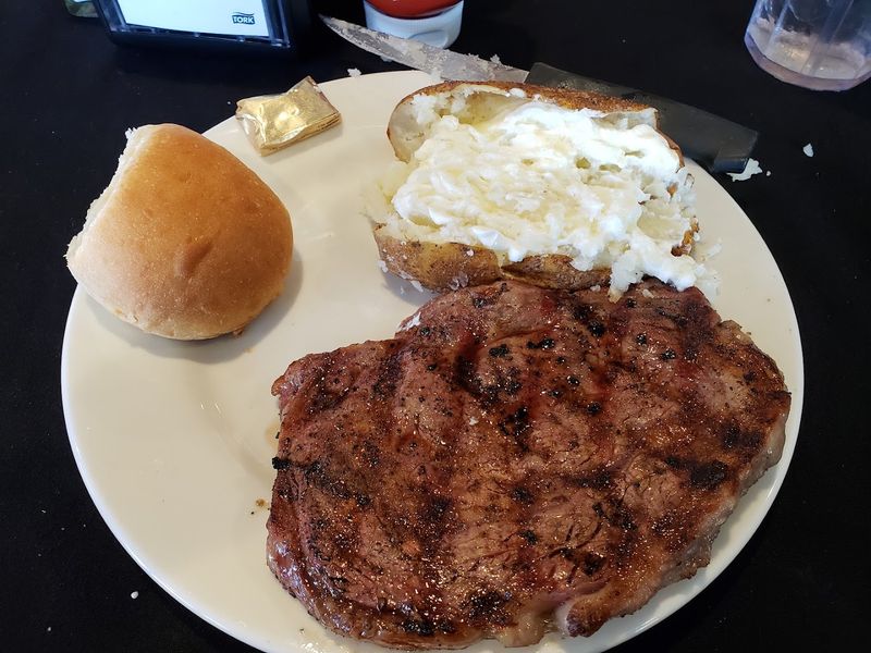 Arnold's Grazers Bar & Grill, Arnold